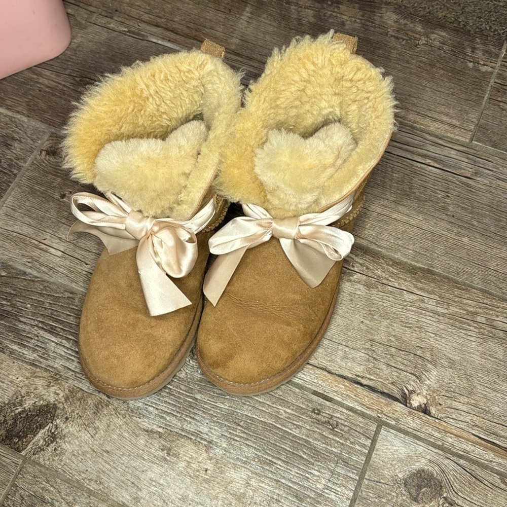 Ugg Boots (e)​​​​
